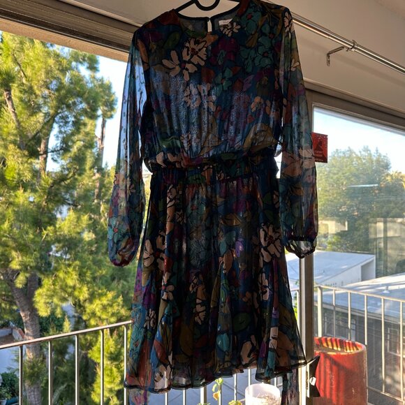 Meet Me In Santorini S Short, Lightweight, Fitted Floral Dress with Long Sleeves - Picture 3 of 4